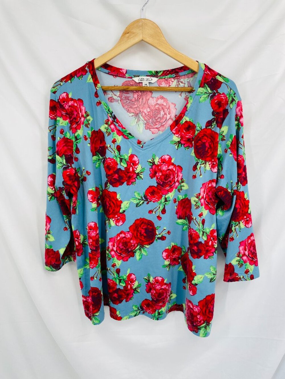Pioneer Woman 3/4 Sleeve Blue and Red Flower Blouse